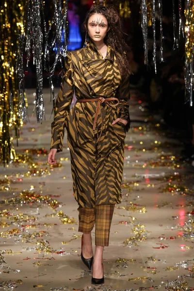 Look 43